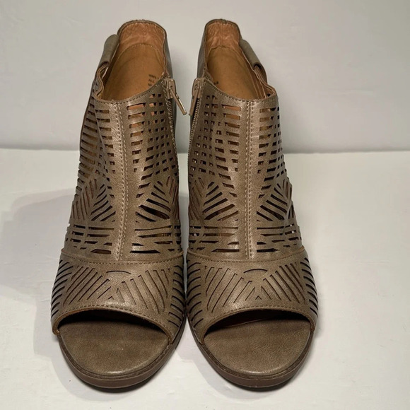 🌻 Report Aquarium Women’s Open Toe Heeled Booties size 9 - Picture 2 of 7